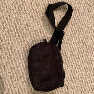 Lululemon 1L belt bag